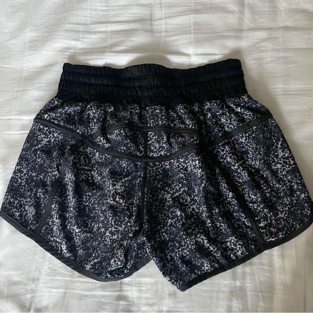 Lululemon Tracker II Short Rocky Road Sand Dune Size 6 - Picture 8 of 10